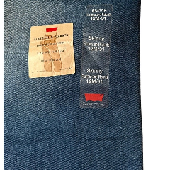 NEW Levi’s Flatters & Flaunts Skinny Leg Womens Mid Rise Jeans w/Stretch 12/31 - Picture 8 of 10